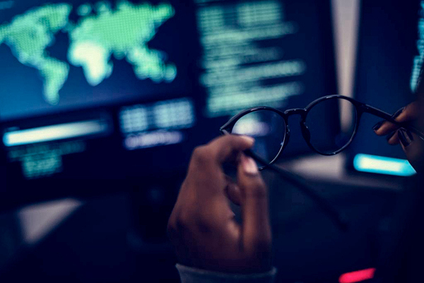 千元眼鏡成本僅20塊，6億近視人口的“暴利”行業(yè)真相